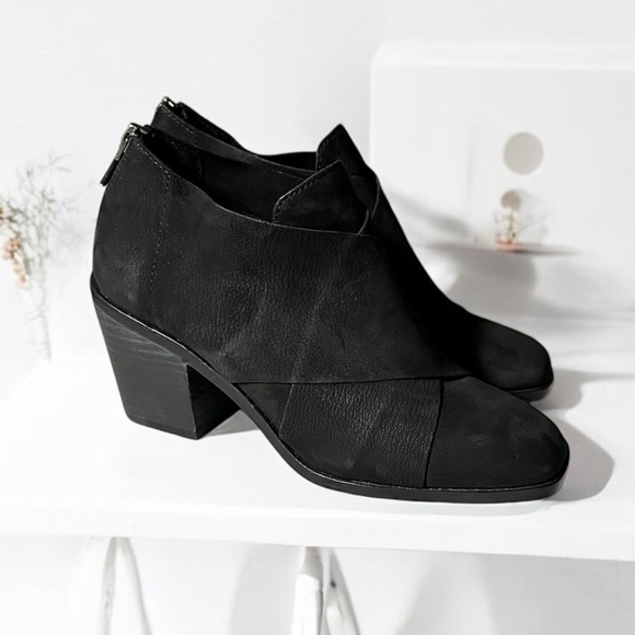 🌻NEW Eileen Fisher Irwin Black Suede Crossover Wrap Front Bootie Women's Size 5 - Picture 4 of 10